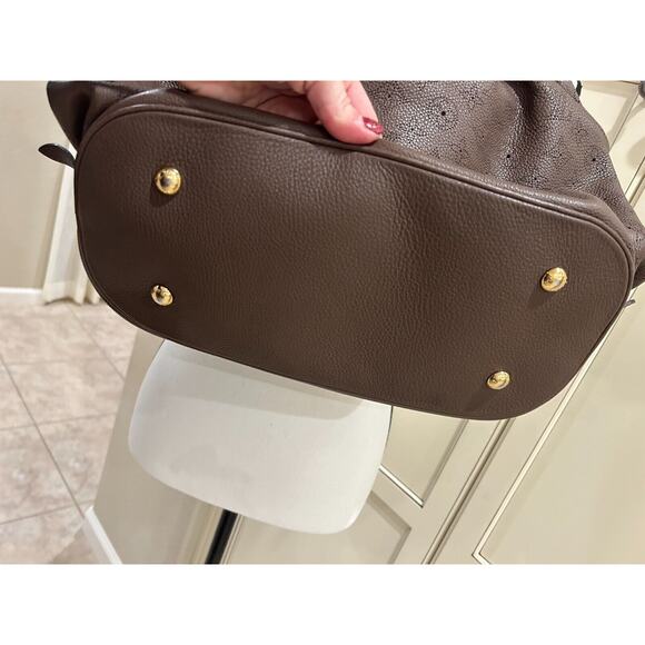 Louis Vuitton Authentic Brown Hobo Mahina Leather Handbag - Picture 12 of 16